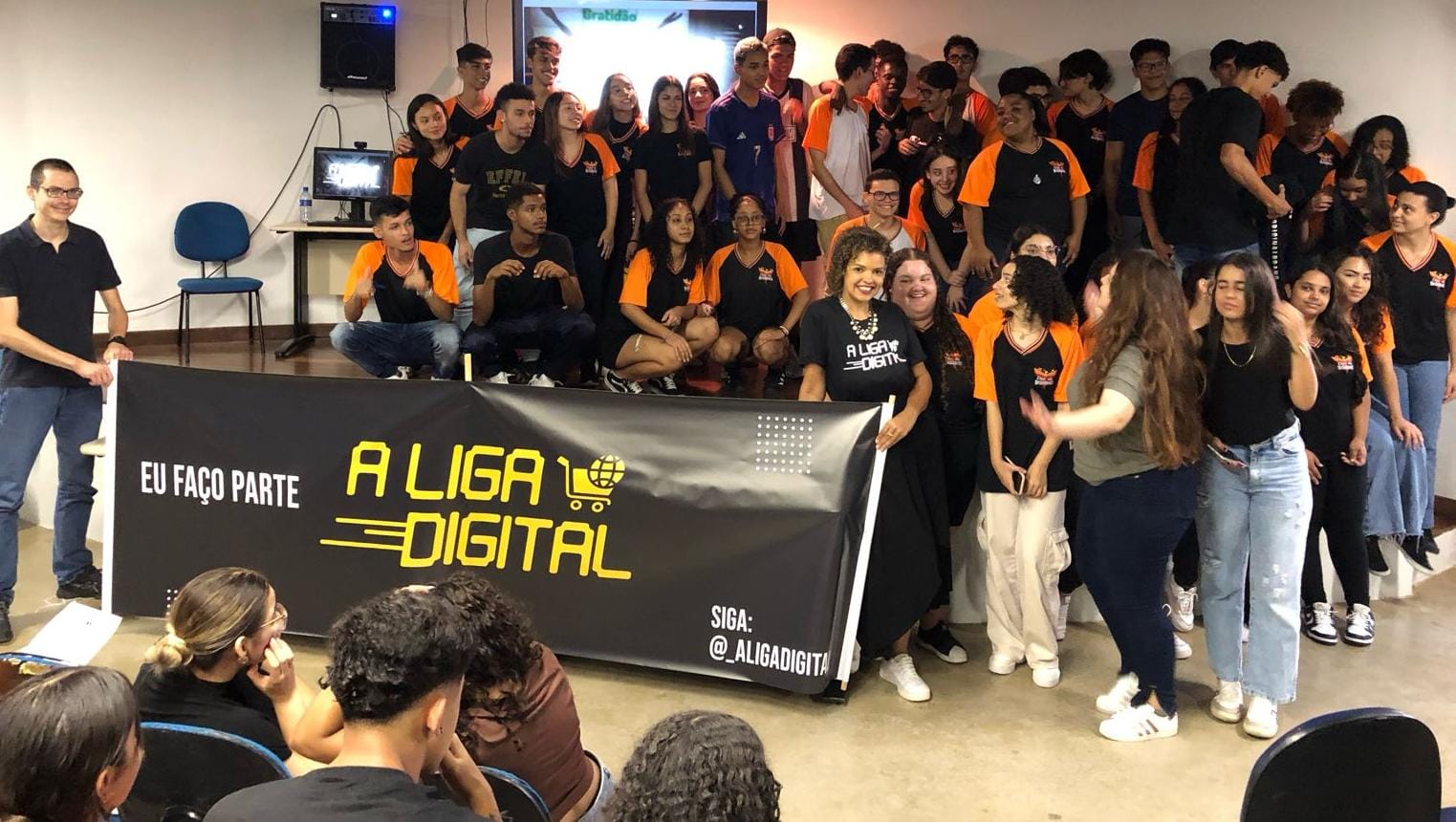 A Liga Digital leva aulas gratuitas de Marketing Digital e E-commerce à Heliópolis