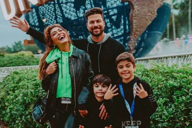 Veja a atriz Juliana Paes e os homens de sua vida curtindo o Universal Orlando Resort